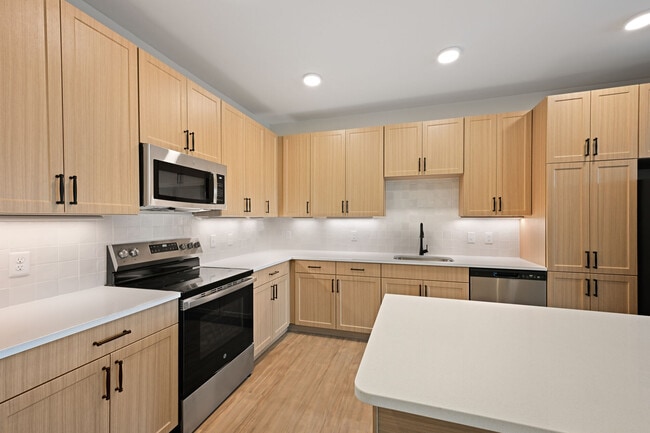 The Canopy on Western in Waldorf, MD - Building Photo - Building Photo