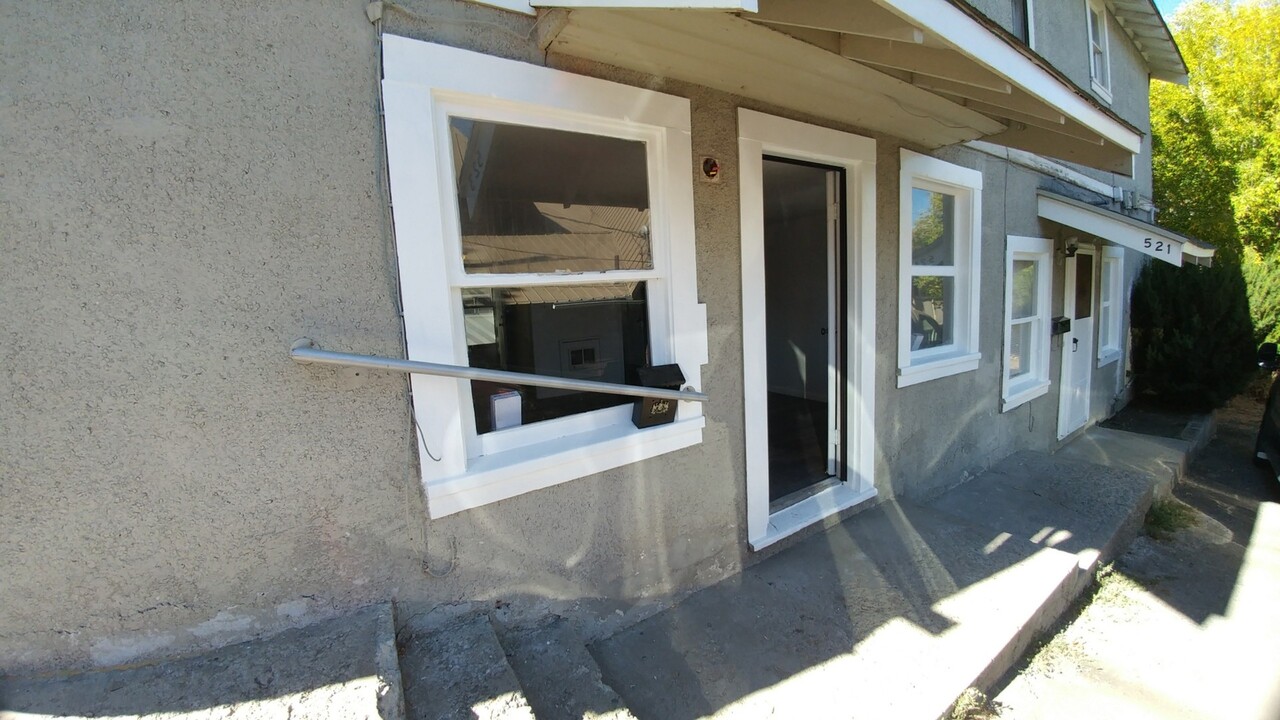 521 N 8th St in Klamath Falls, OR - Building Photo