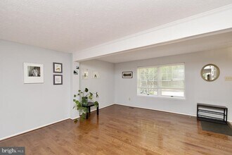 11732 Mossy Creek Ln in Reston, VA - Building Photo - Building Photo