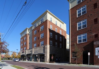 University Edge Akron in Akron, OH - Foto de edificio - Building Photo