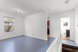 2466 NW Vaughn St in Portland, OR - Building Photo - Building Photo