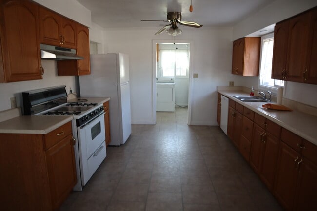 501 Springer Ln in Lodi, CA - Building Photo - Building Photo