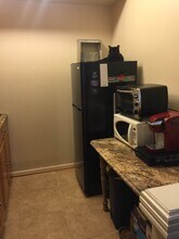 2721 Omisol Rd, Unit Studio Efficiency Apt in Woodbridge, VA - Foto de edificio - Building Photo