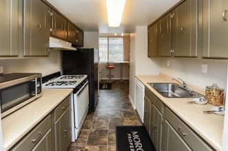 Briarwood Apartments and Townhomes in State College, PA - Building Photo - Building Photo