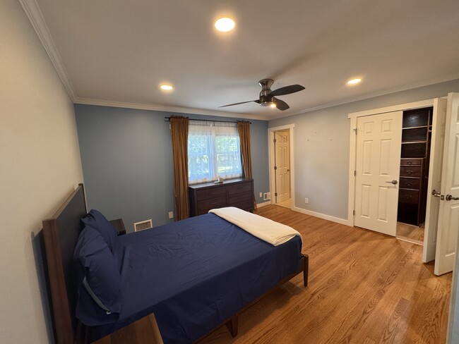 property at 6569 Braddock Rd