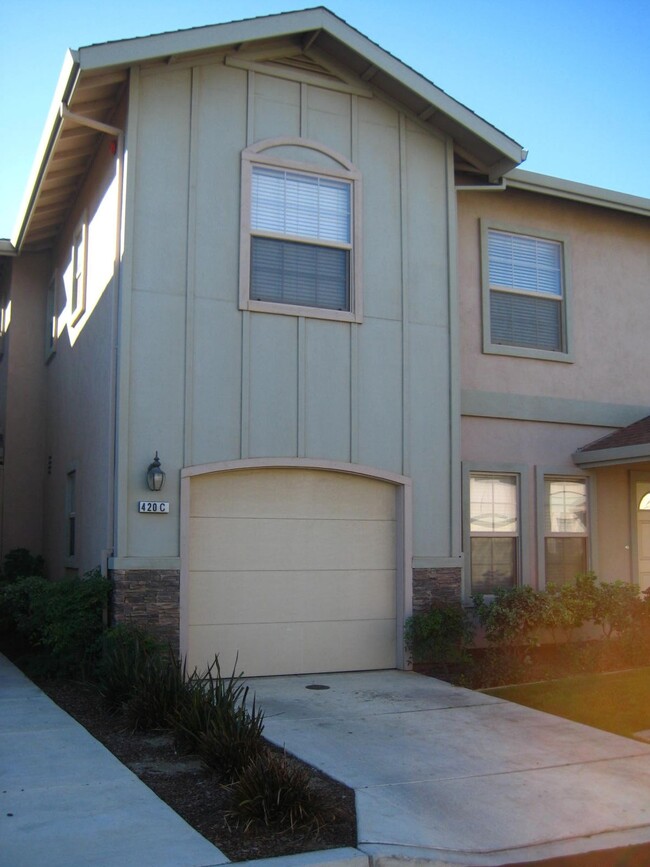 422 9th St in Greenfield, CA - Foto de edificio - Building Photo