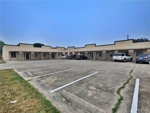 100 W 2nd St in La Joya, TX - Foto de edificio - Building Photo