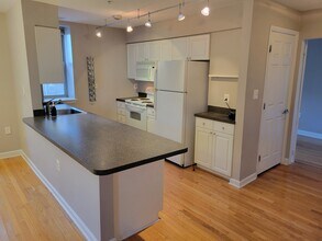 1308 Clifton St NW in Washington, DC - Foto de edificio - Building Photo