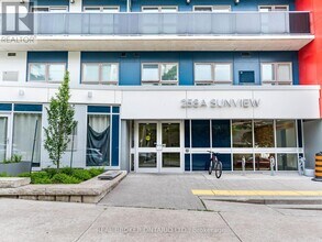258A-258A Sunview St in Waterloo, ON - Building Photo - Building Photo