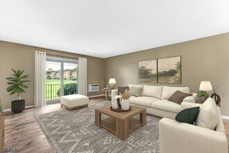 807 Eves Dr in Hillsborough Township, NJ - Foto de edificio - Building Photo