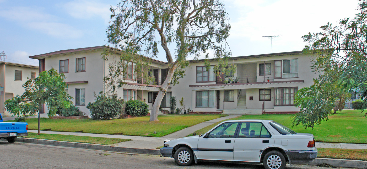 5628-5638 Corbett St in Los Angeles, CA - Building Photo