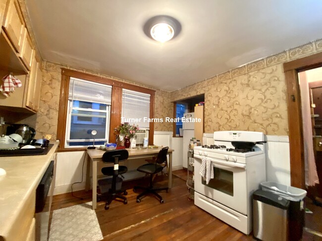 34 Chetwynd Rd, Unit 1 in Somerville, MA - Building Photo - Building Photo