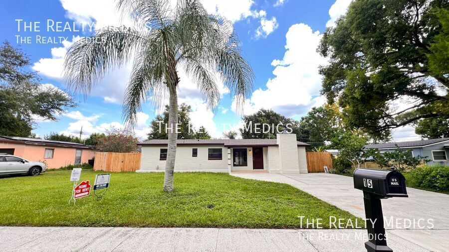 15 E Nightingale St in Apopka, FL - Building Photo