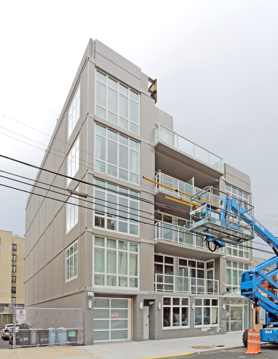 The L in Astoria, NY - Building Photo