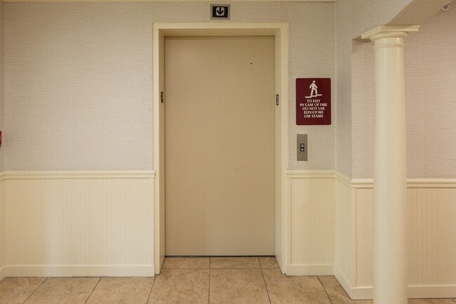 245 Edward J Roy Dr in Manchester, NH - Building Photo - Building Photo