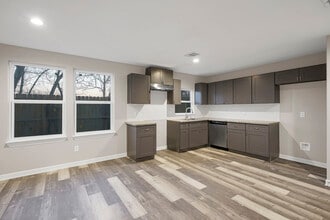 1894 Dolly Wright St, Unit B in Houston, TX - Building Photo - Building Photo