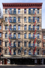 105 Macdougal St in New York, NY - Building Photo - Building Photo