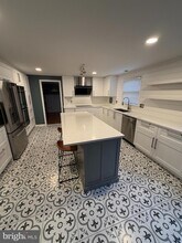 7000 Old Cabin Ln in Rockville, MD - Building Photo - Building Photo