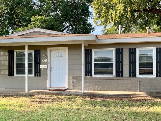 5853 Holloway St in Westworth Village, TX - Building Photo - Building Photo