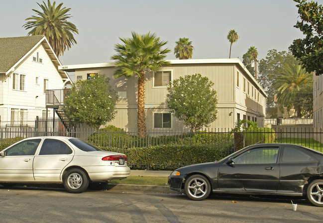 1630 S Gramercy Pl in Los Angeles, CA - Foto de edificio - Building Photo