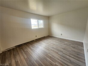 26680 Tungsten Rd in Euclid, OH - Building Photo - Building Photo