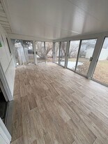 1563 Oakwood Dr in Waterloo, IA - Building Photo