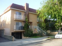 11214 Huston St in North Hollywood, CA - Foto de edificio - Building Photo