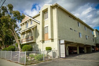 10140 Mountair Ave in Los Angeles, CA - Building Photo - Building Photo