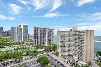 2475 Brickell Ave in Miami, FL - Building Photo - Building Photo