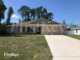 1002 NE 33rd Ln in Cape Coral, FL - Building Photo