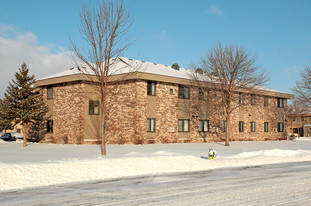 Dana Heights Apartments in Willmar, MN - Building Photo