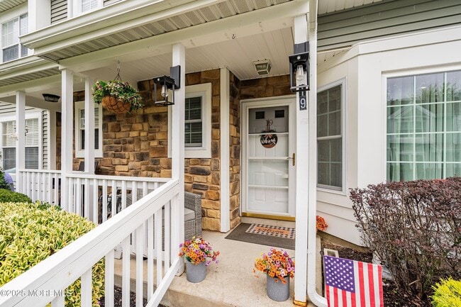 19 Horseshoe Ct in Tinton Falls, NJ - Building Photo - Building Photo