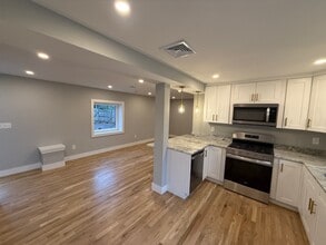 46 High St, Unit Rear House in South Glastonbury, CT - Foto de edificio - Building Photo