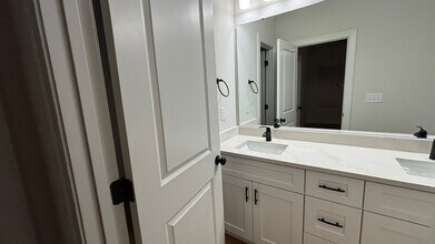 4817 Victoria Ave in Charlotte, NC - Building Photo - Building Photo