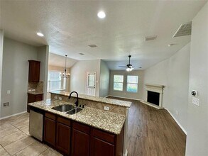 905 Silverthorne Dr in Burleson, TX - Building Photo - Building Photo