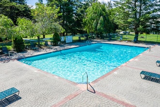 Southwind Apartments in Wallingford, CT - Building Photo - Building Photo
