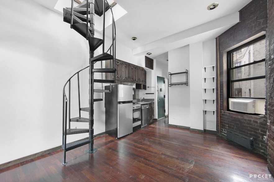 516 E 12th St in New York, NY - Building Photo