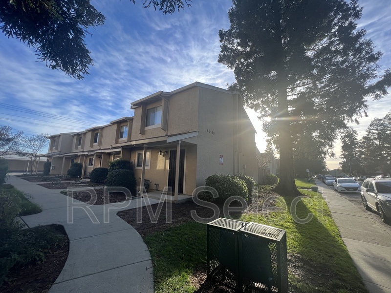 1941 Grande Cir in Fairfield, CA - Building Photo