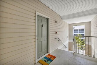 1704 Frederica Rd in St. Simons Island, GA - Foto de edificio - Building Photo