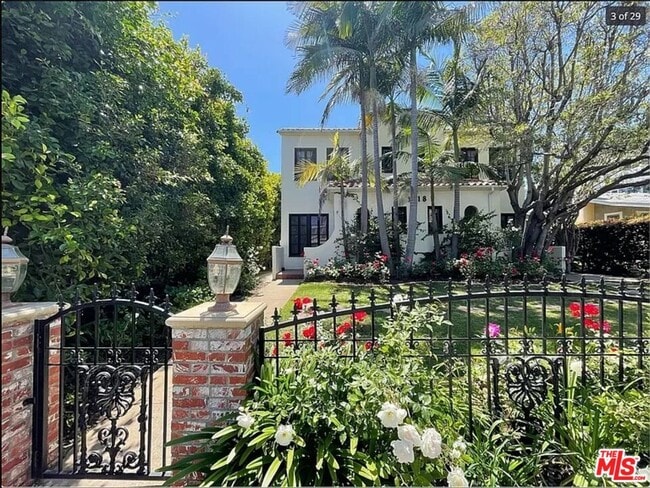 property at 1118 10th St