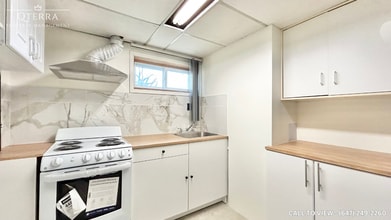 821 Brucedale Av E in Hamilton, ON - Building Photo - Building Photo