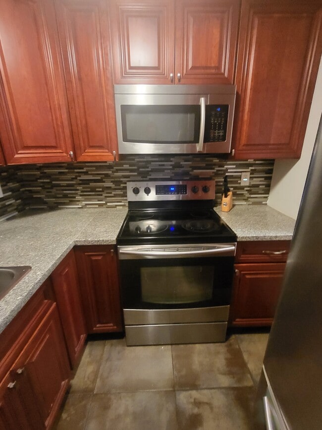 39 Pleasant St, Unit B22 in Northborough, MA - Foto de edificio - Building Photo