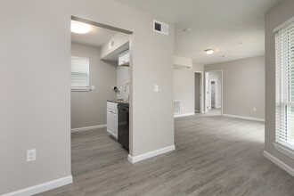 Pine Ridge Apartments in Gadsden, AL - Building Photo - Interior Photo