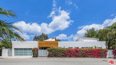 2600 Carman Crest Dr in Los Angeles, CA - Building Photo - Building Photo