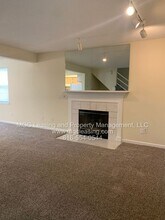 4604A NE Whispering Winds Dr in Lee's Summit, MO - Building Photo - Building Photo