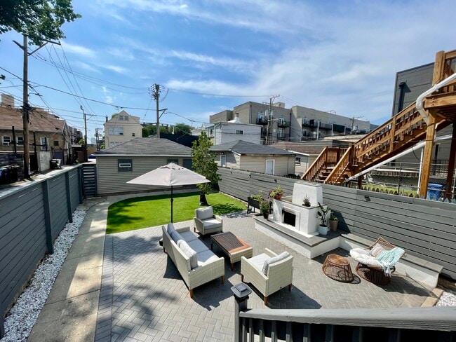 property at 814 N Fairfield Ave