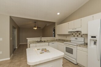 371 SW Feldman Ave in Port St. Lucie, FL - Foto de edificio - Building Photo