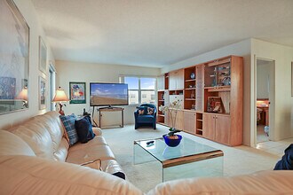 3520 S Ocean Blvd in South Palm Beach, FL - Foto de edificio - Building Photo