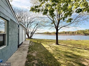 6 Wharf St in Beverly, NJ - Building Photo - Building Photo