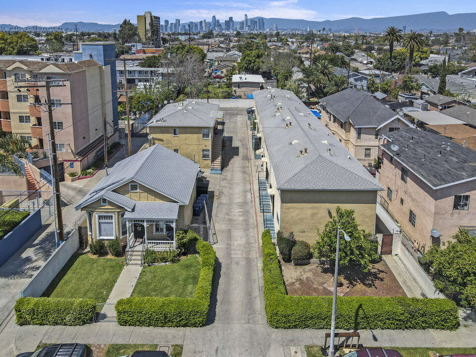 1125-1129 E 52nd St in Los Angeles, CA - Building Photo